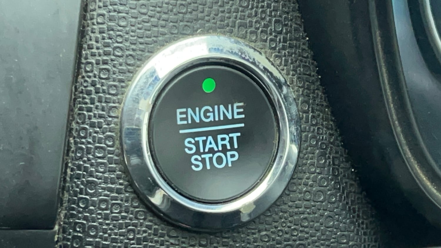 Used 2019 Ford EcoSport Titanium + 1.5L Ti-VCT AT Petrol Automatic top_features Keyless start