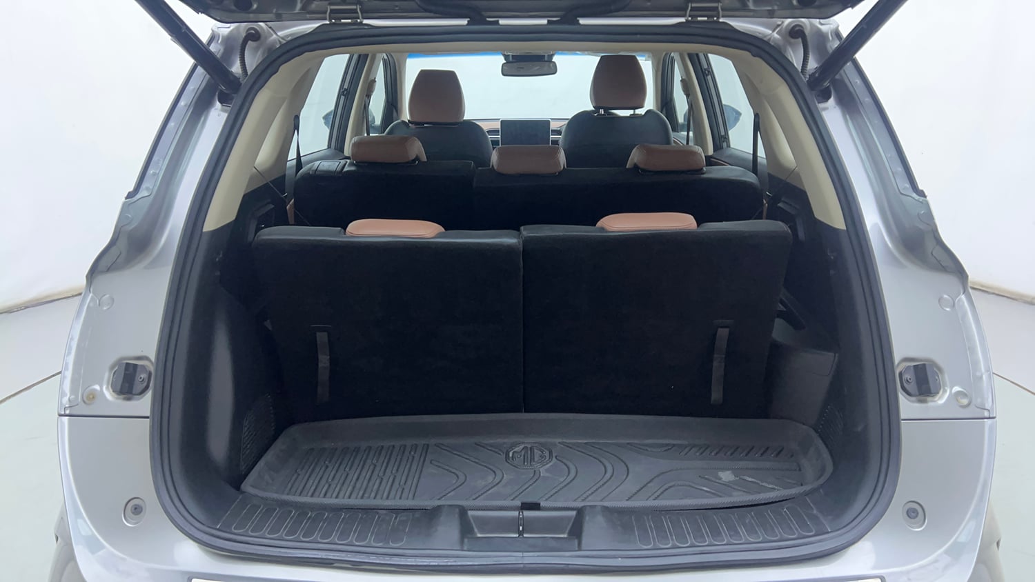 Used 2023 MG Motors Hector Plus Savvy Pro 1.5 Turbo Petrol CVT 7 STR Petrol Automatic interior DICKY INSIDE VIEW
