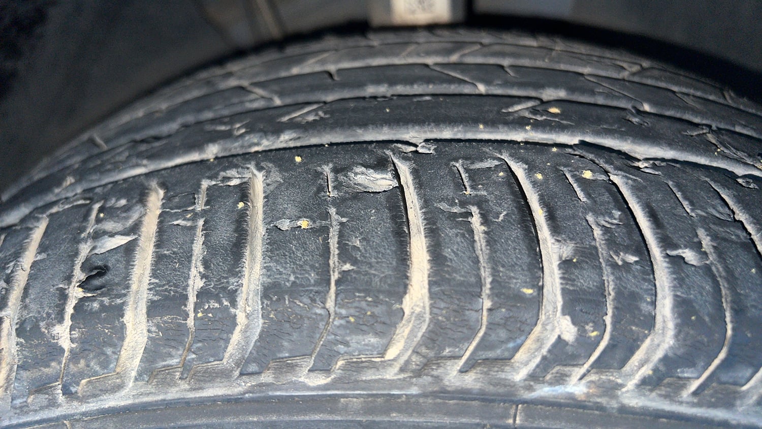Used 2023 Volkswagen Virtus GT Plus 1.5 TSI EVO DSG Petrol Automatic tyres RIGHT FRONT TYRE TREAD VIEW