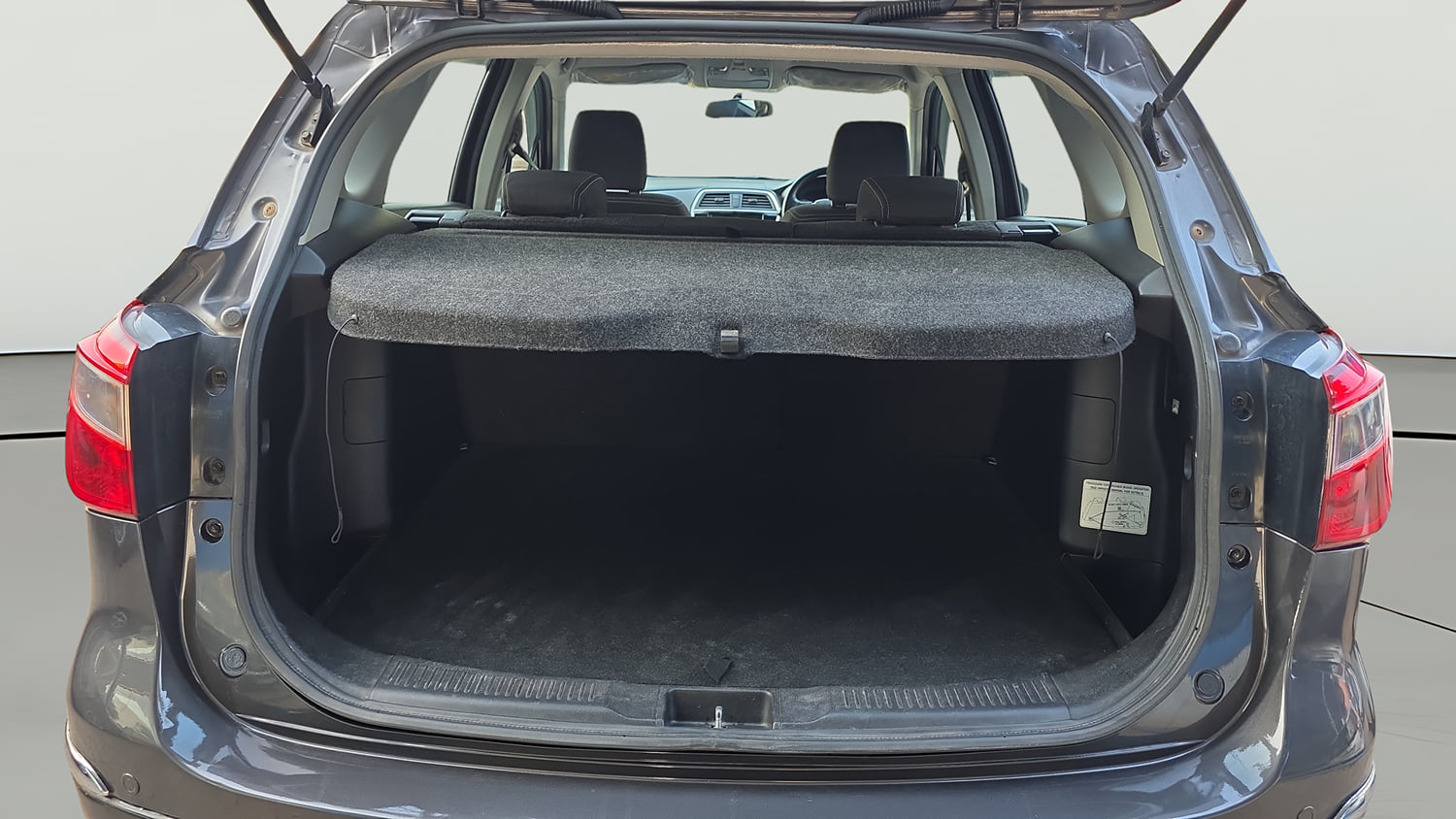 Used 2016 Maruti Suzuki S-Cross Zeta 1.3 Diesel Manual interior DICKY INSIDE VIEW