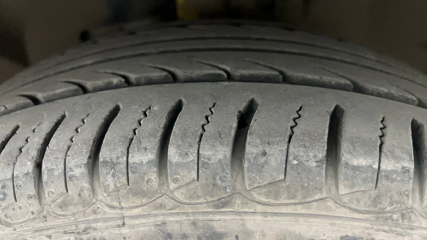 Used 2021 Ford EcoSport Titanium Plus 1.5L Ti-VCT AT Petrol Automatic tyres LEFT FRONT TYRE TREAD VIEW