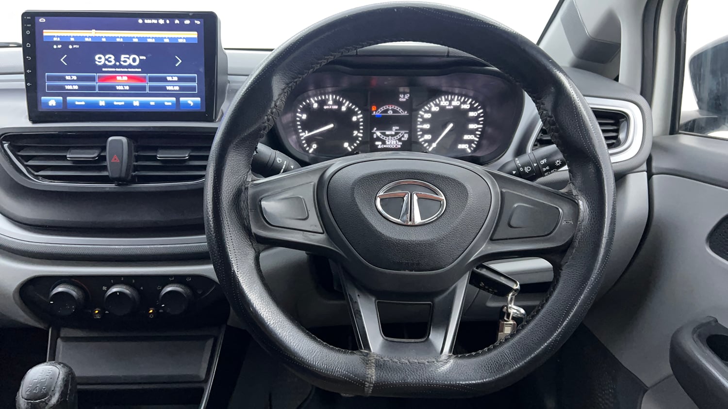 Used 2021 Tata Altroz XE Petrol Petrol Manual interior STEERING VIEW