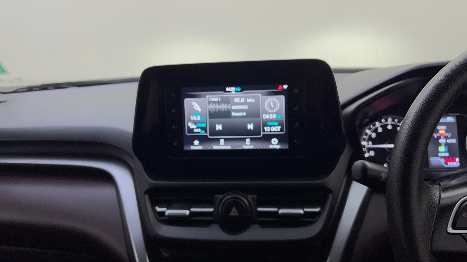 Used 2025 Maruti Suzuki Grand Vitara Delta Smart Hybrid Petrol Manual top_features Integrated (in-dash) music system