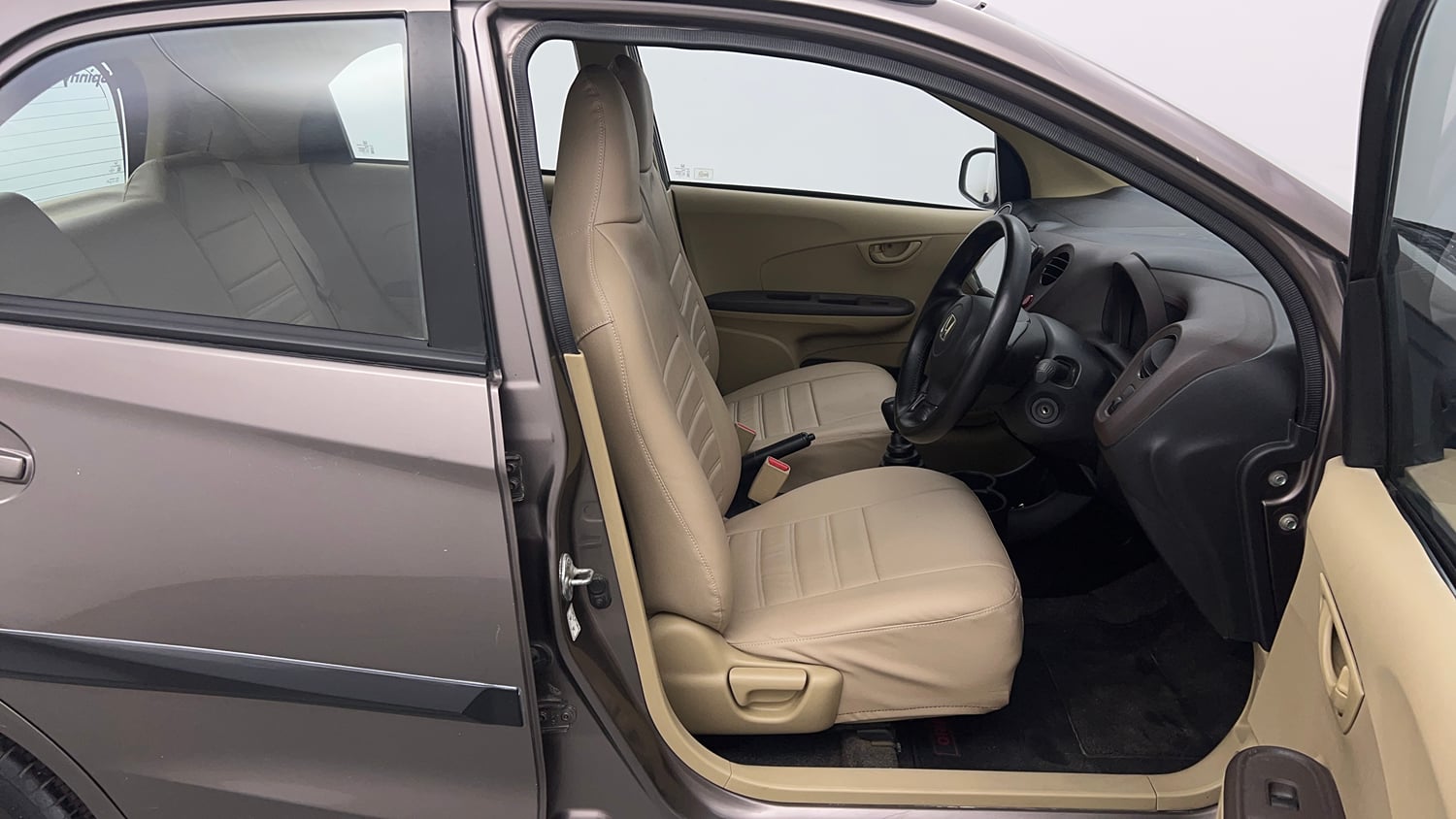 Used 2013 Honda Brio E MT Petrol Manual interior RIGHT SIDE FRONT DOOR CABIN VIEW