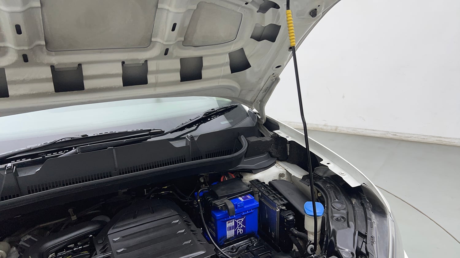 Used 2022 Volkswagen Taigun Highline 1.0 TSI AT Petrol Automatic engine ENGINE LEFT SIDE HINGE & APRON VIEW