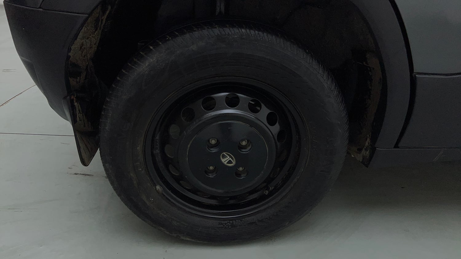 Used 2023 Tata Punch Pure iCNG Cng Manual tyres RIGHT REAR TYRE RIM VIEW
