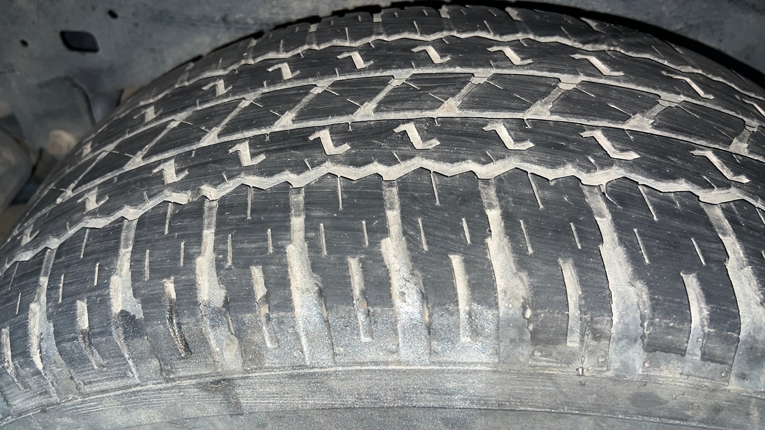 Used 2024 Toyota Fortuner 4X2 AT 2.7 Petrol Petrol Automatic tyres LEFT REAR TYRE TREAD VIEW