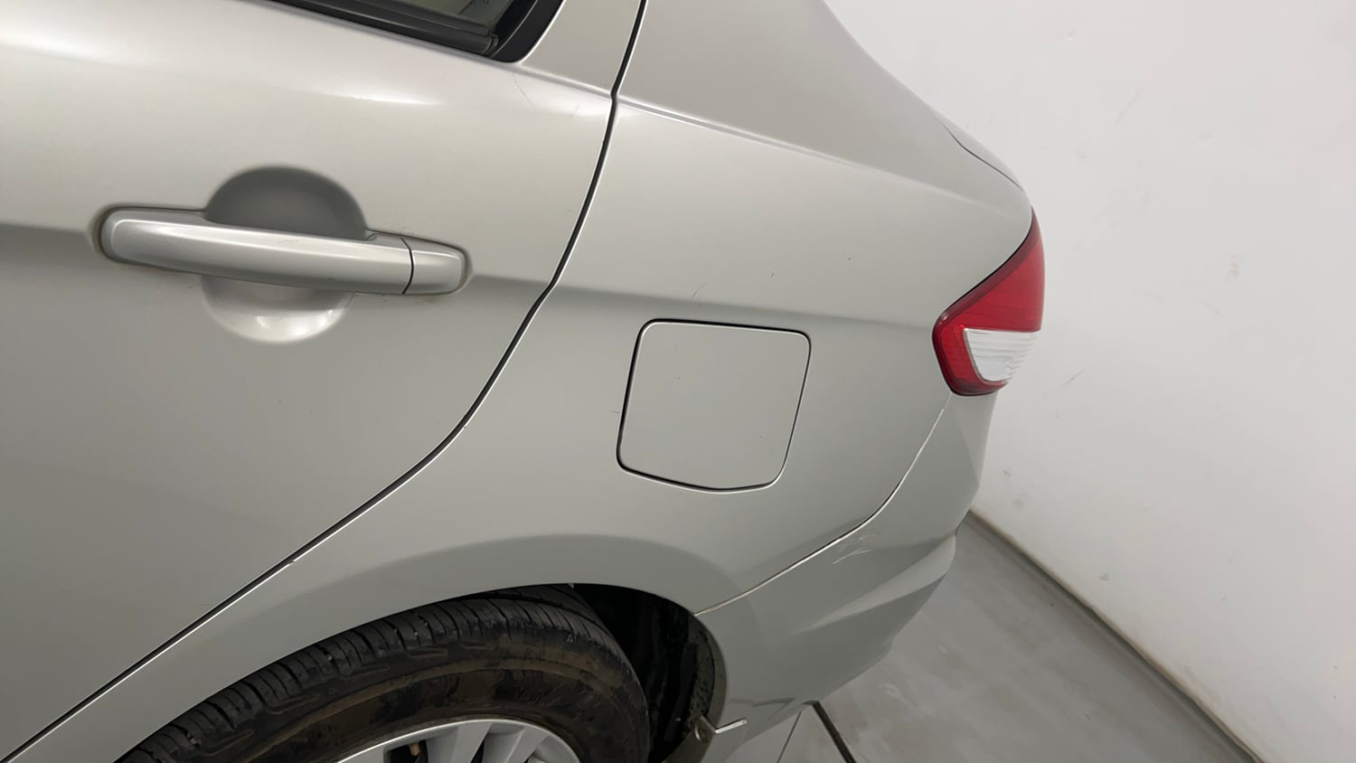 Used 2015 Maruti Suzuki Ciaz VXi+ Petrol Manual dents MINOR SCRATCH