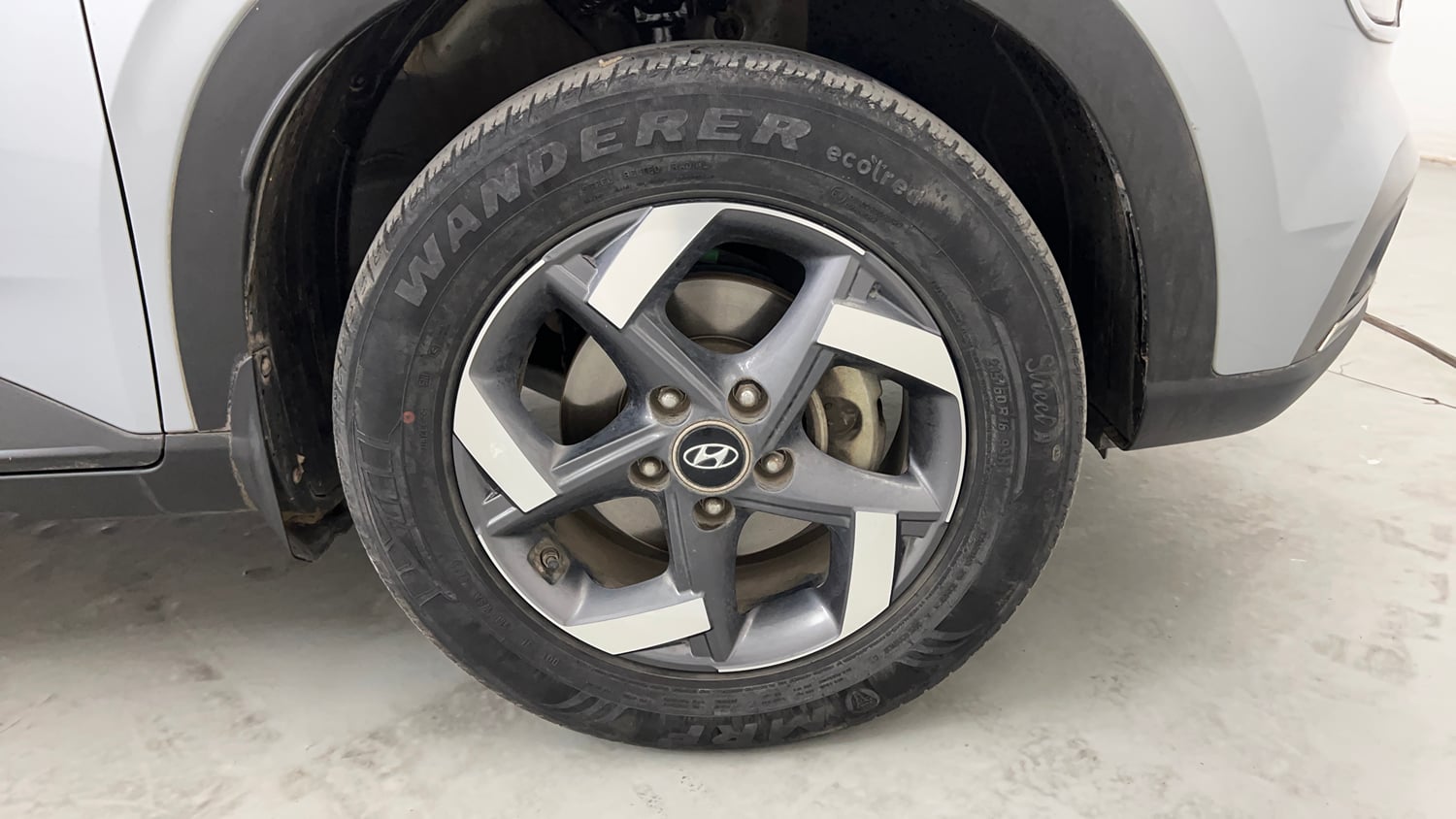Used 2021 Hyundai Venue SX Plus 1.0 Turbo DCT Petrol Automatic tyres RIGHT FRONT TYRE RIM VIEW