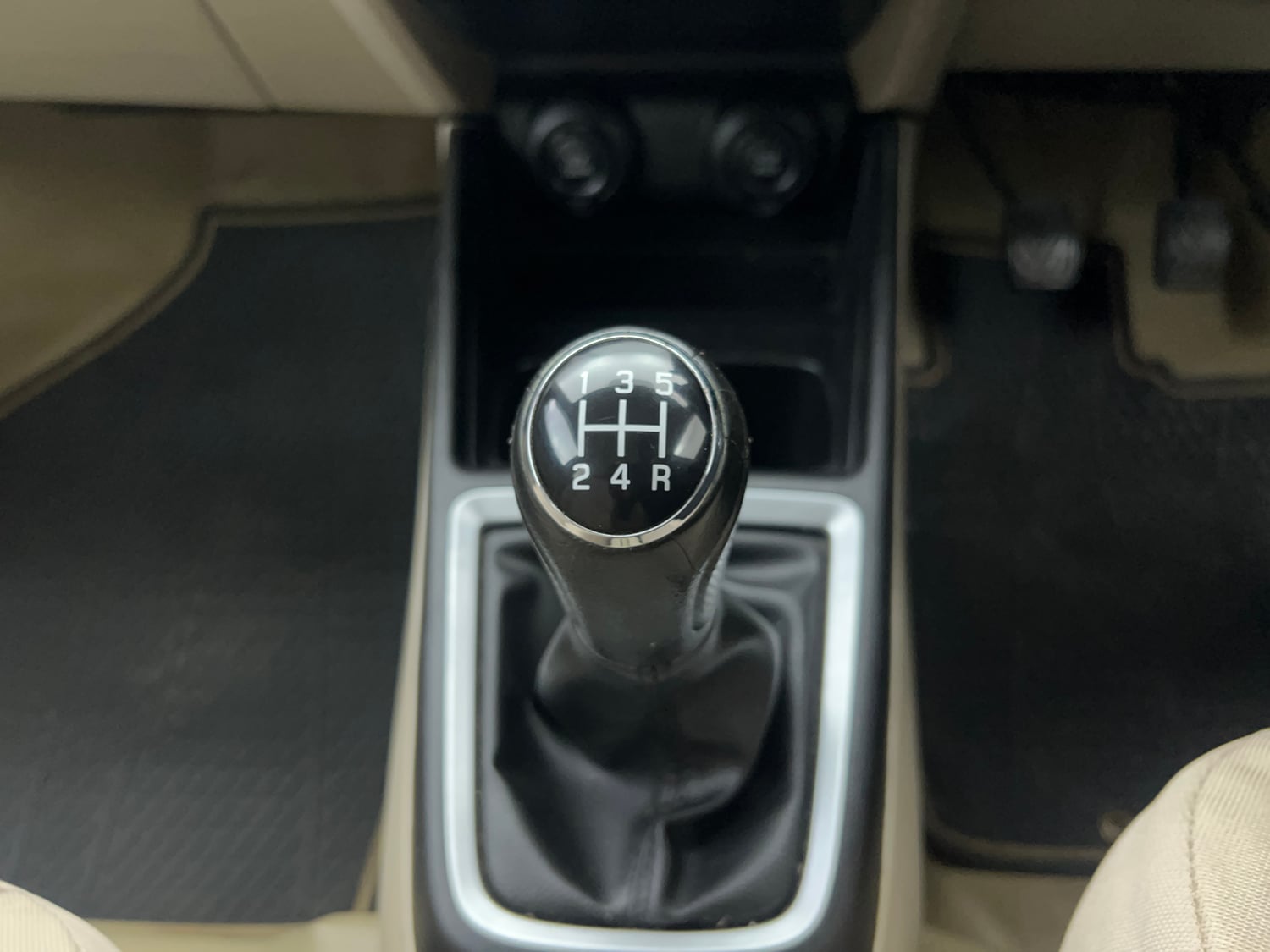 Used 2018 Maruti Suzuki Dzire ZXi Petrol Manual interior GEAR  KNOB VIEW