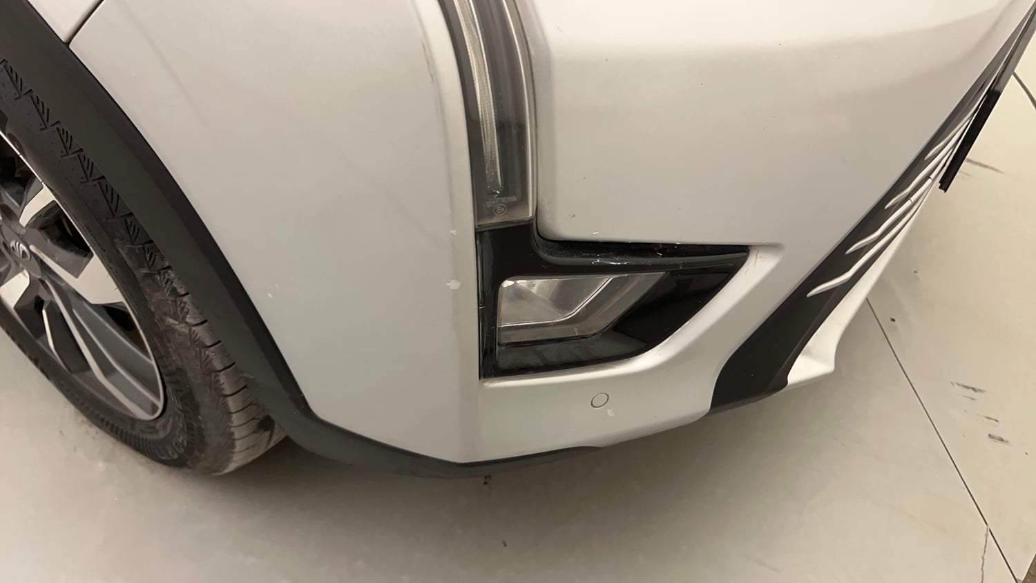 Used 2019 Mahindra XUV 300 1.2 W8 (O) Petrol Manual dents MINOR SCRATCH