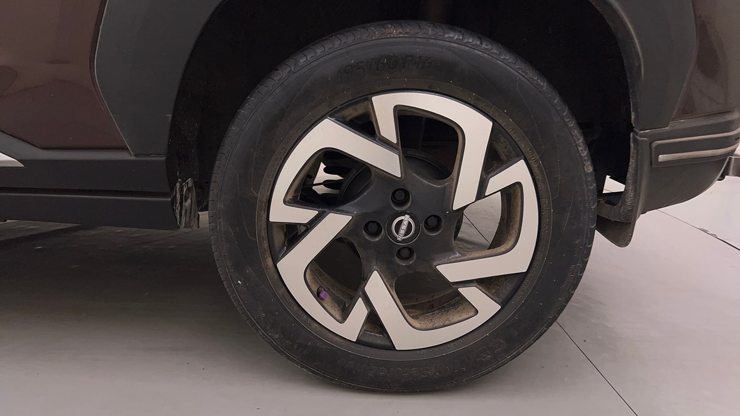 Used 2022 Nissan Magnite XV Turbo CVT Dual Tone Petrol Automatic tyres LEFT REAR TYRE RIM VIEW