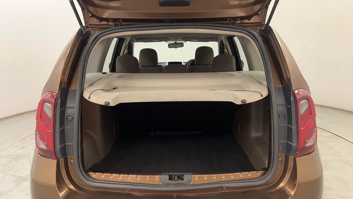 Used 2016 Renault Duster 85 PS RXZ 4X2 MT Diesel Manual interior DICKY INSIDE VIEW