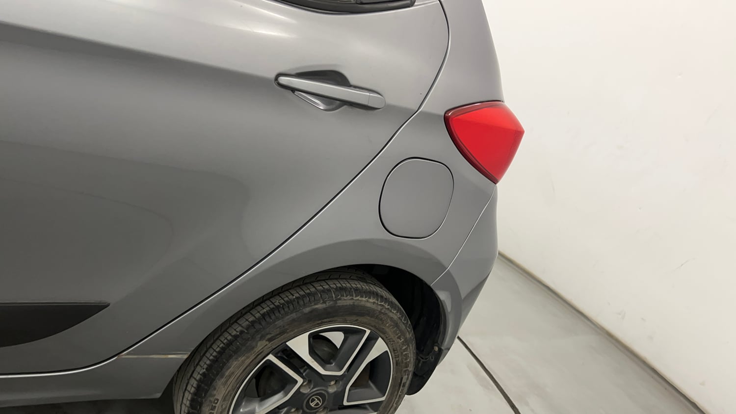 Used 2019 Tata Tiago Revotron XZA Plus Petrol Automatic dents MINOR SCRATCH