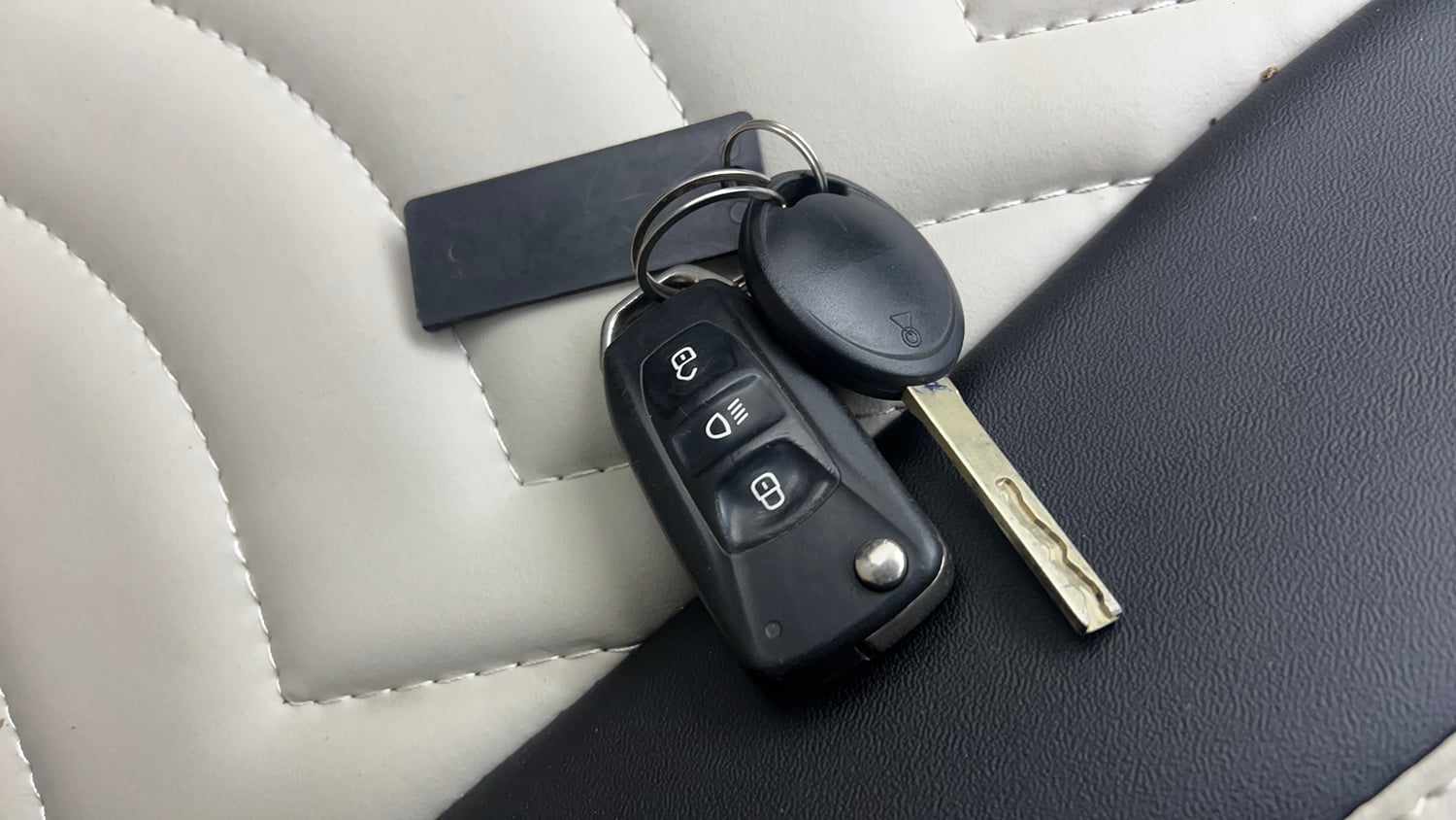 Used 2020 Tata Tiago XZA Plus Petrol Automatic extra CAR KEY VIEW
