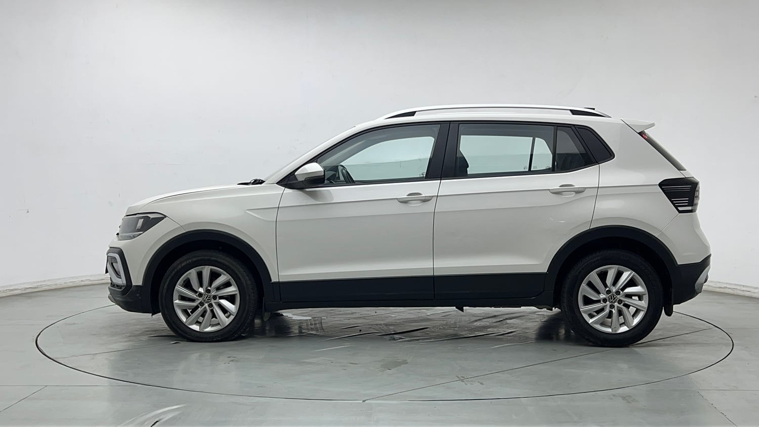 Used 2022 Volkswagen Taigun Highline 1.0 TSI AT Petrol Automatic exterior LEFT SIDE VIEW