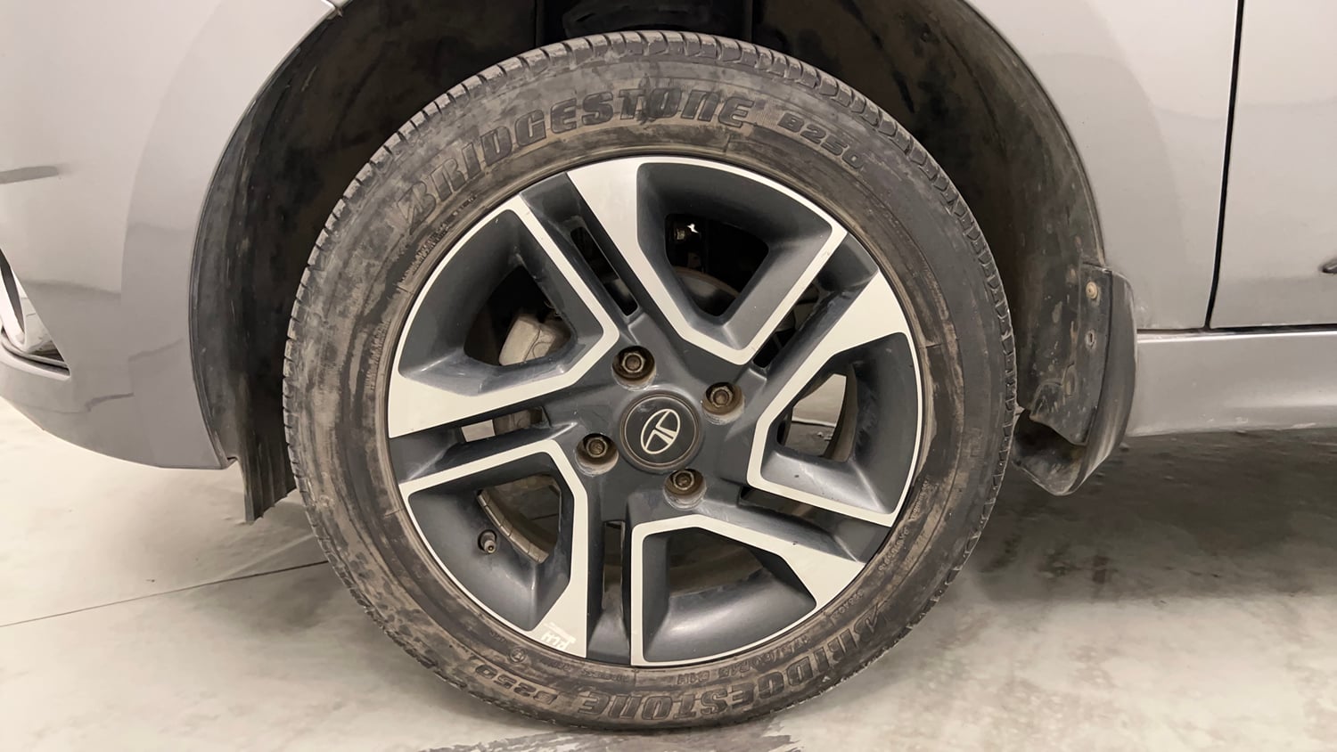 Used 2019 Tata Tiago Revotron XZA Plus Petrol Automatic tyres LEFT FRONT TYRE RIM VIEW