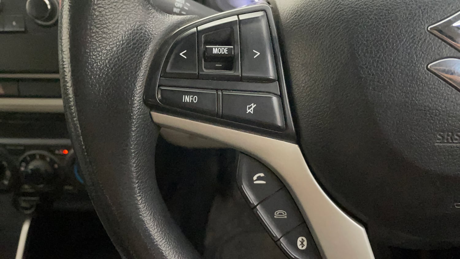 Used 2018 Maruti Suzuki Ignis Delta 1.2 MT Petrol Manual top_features Steering mounted controls