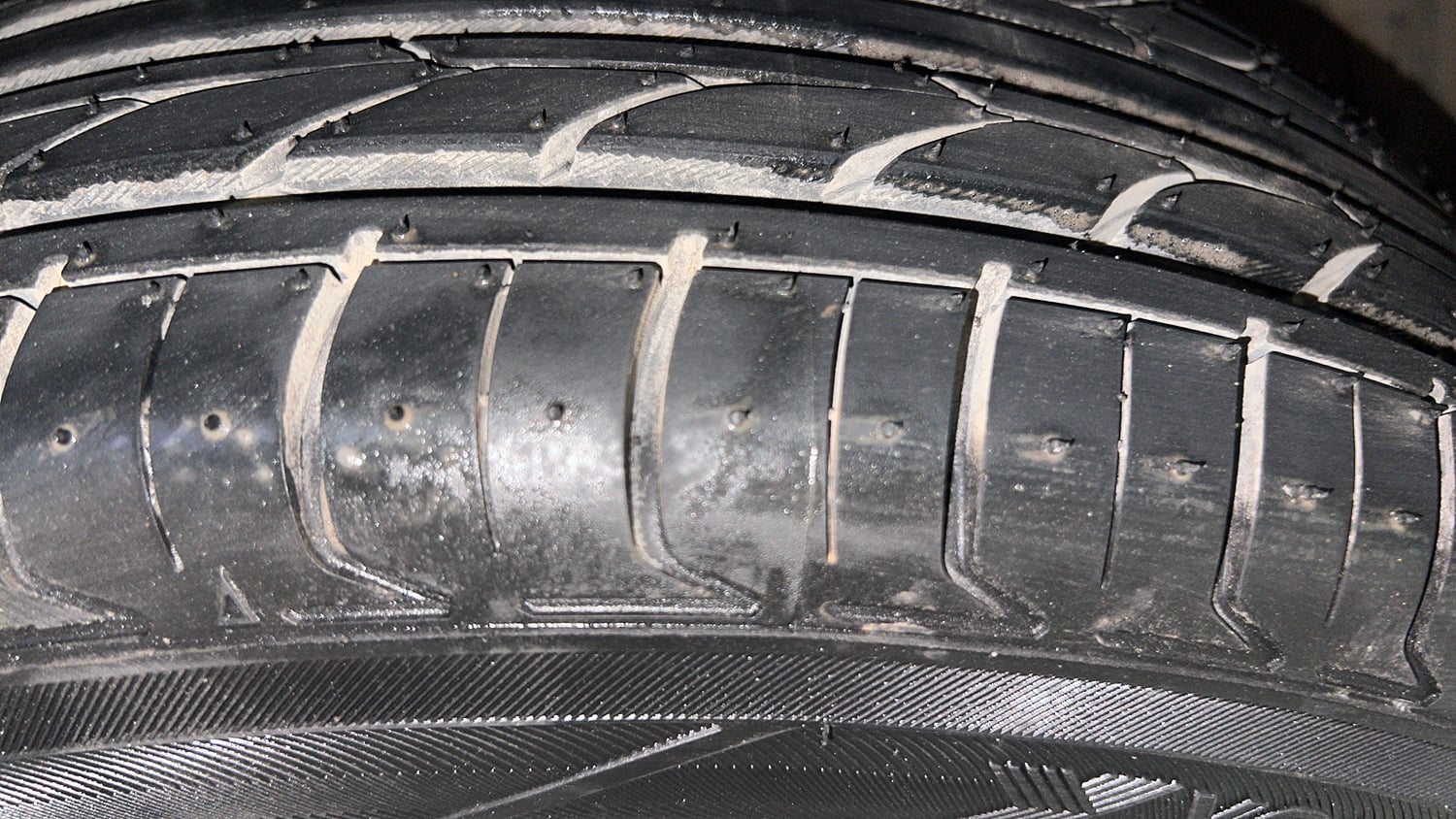 Used 2019 Maruti Suzuki Swift ZXi AMT Petrol Automatic tyres RIGHT FRONT TYRE TREAD VIEW