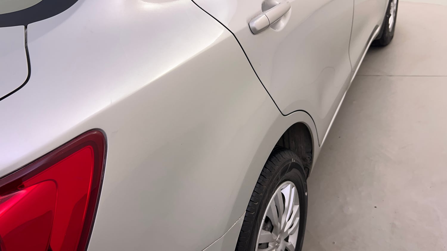 Used 2017 Maruti Suzuki Dzire VDi AMT Diesel Automatic dents MINOR SCRATCH
