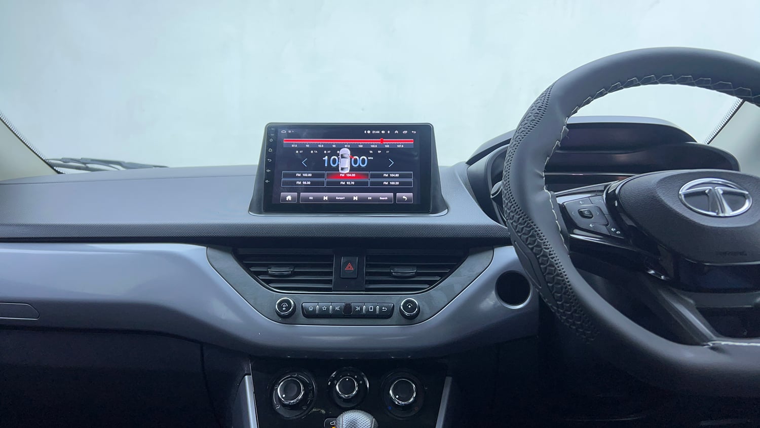Used 2021 Tata Nexon XMA (S) Petrol Automatic interior MUSIC SYSTEM & AC CONTROL VIEW