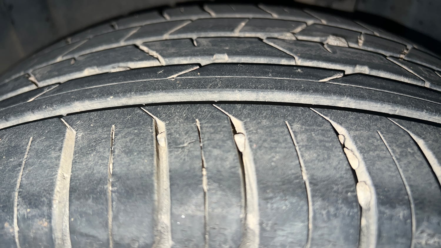 Used 2023 Volkswagen Virtus GT Plus 1.5 TSI EVO DSG Petrol Automatic tyres LEFT REAR TYRE TREAD VIEW