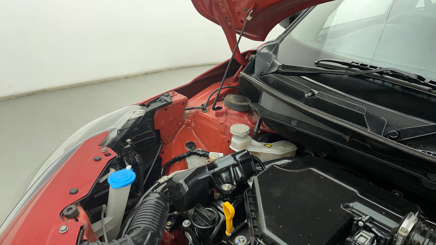 Used 2024 Maruti Suzuki Swift ZXi Plus Dual Tone AMT Petrol Automatic engine ENGINE RIGHT SIDE HINGE & APRON VIEW