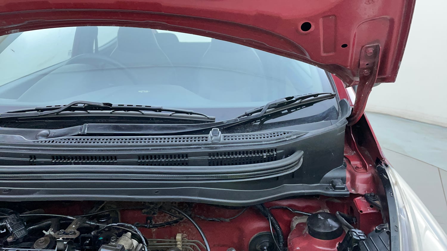 Used 2016 Hyundai Eon Magna + Petrol Manual engine ENGINE LEFT SIDE HINGE & APRON VIEW
