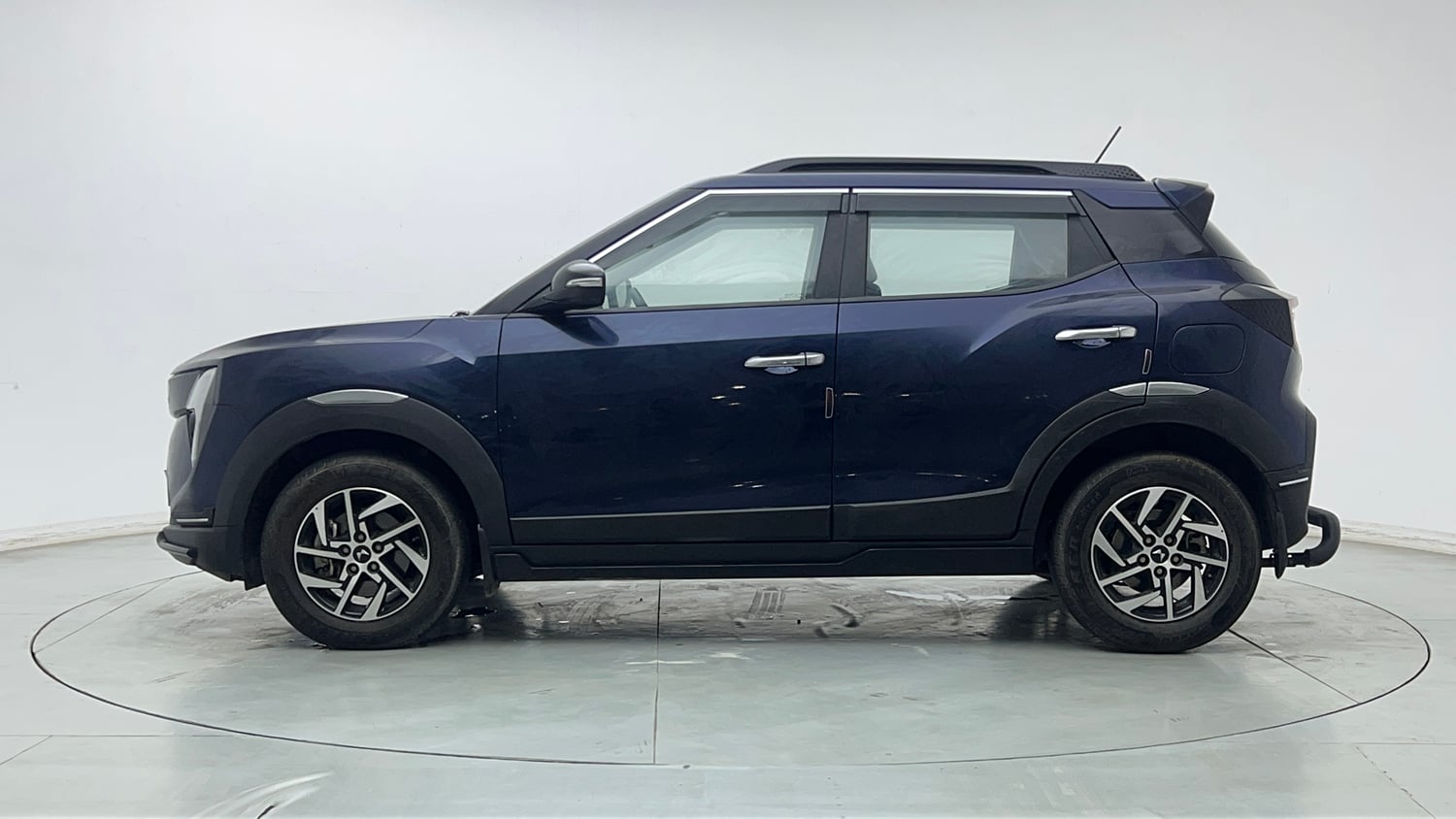 Used 2025 Mahindra XUV 3XO AX5 1.2 Petrol Petrol Manual exterior LEFT SIDE VIEW