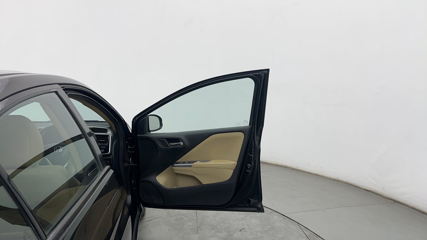 Used 2014 Honda City VX Diesel Diesel Manual interior RIGHT FRONT DOOR OPEN VIEW