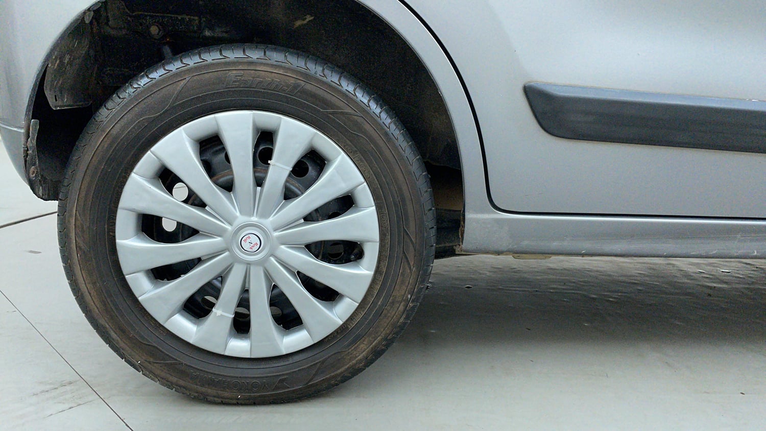 Used 2012 Maruti Suzuki Wagon R 1.0 VXi Petrol Manual tyres RIGHT REAR TYRE RIM VIEW