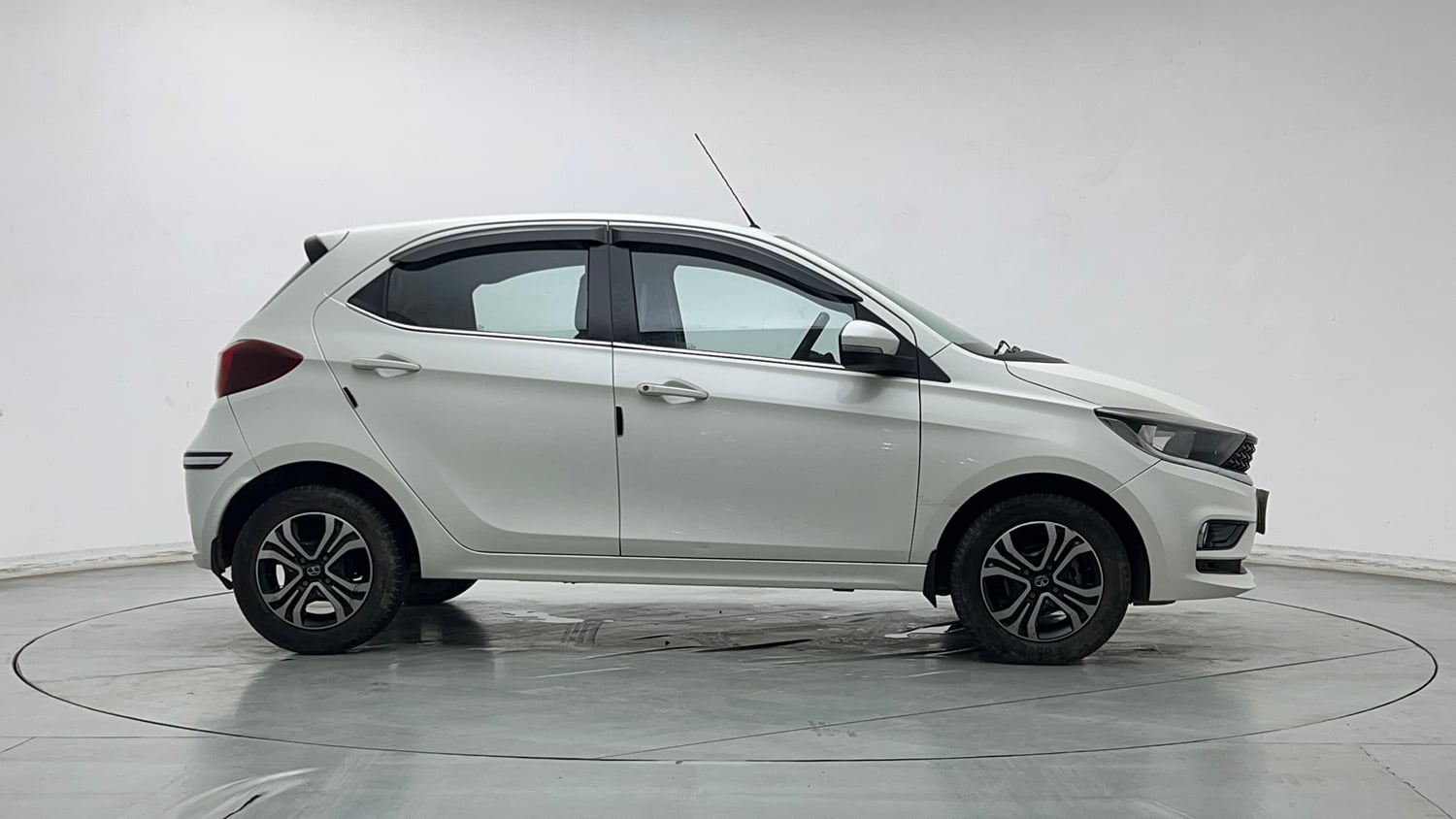 Used 2021 Tata Tiago XZ Petrol Manual exterior RIGHT SIDE VIEW