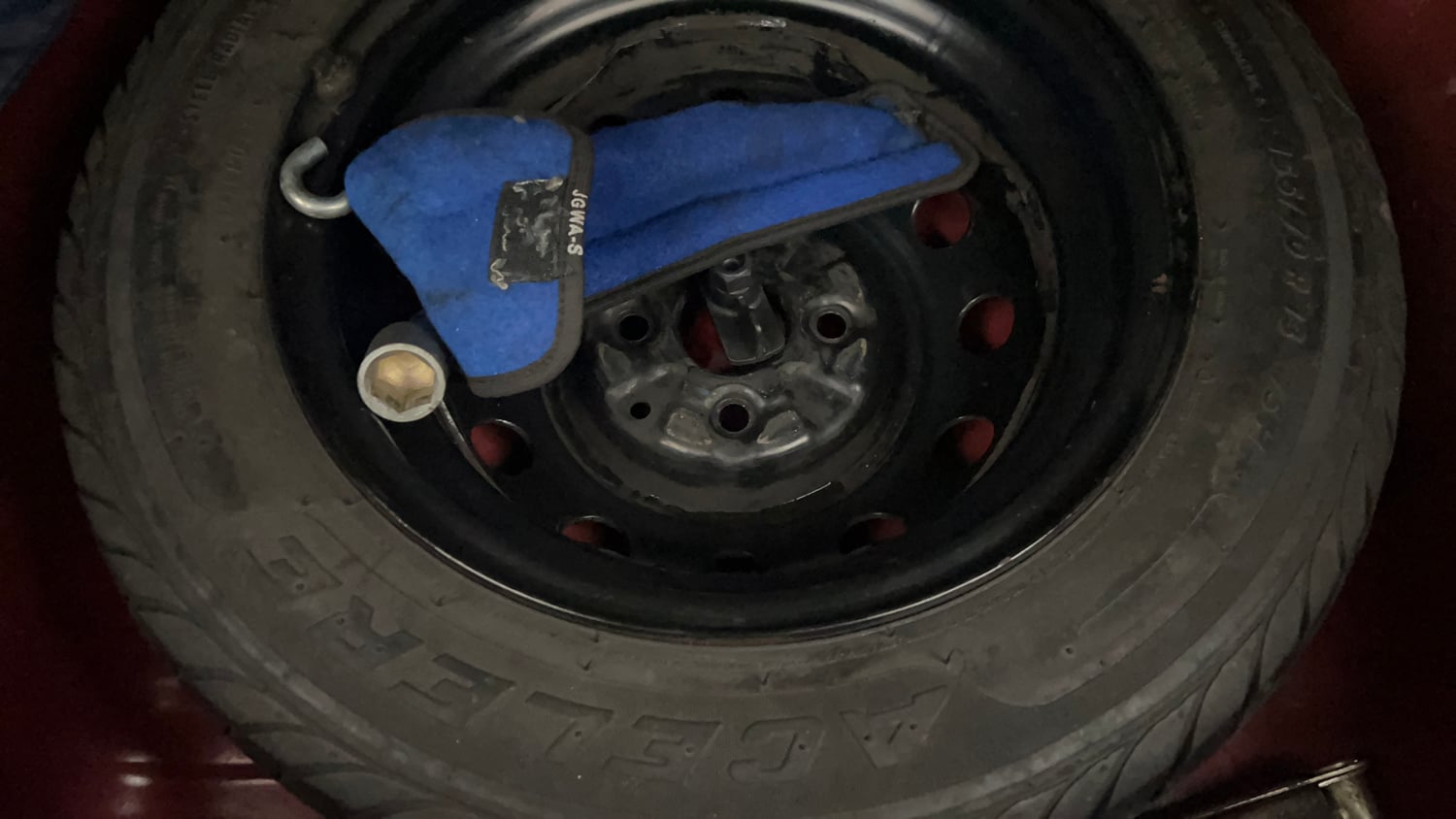 Used 2015 Hyundai Eon Magna O Petrol Manual tyres SPARE TYRE VIEW