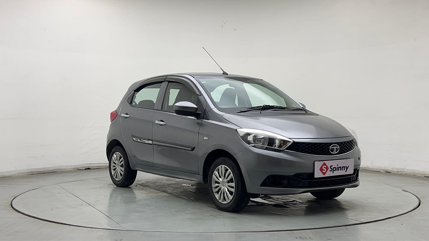 Used 2018 Tata Tiago Revotron XT Petrol Manual exterior RIGHT FRONT CORNER VIEW