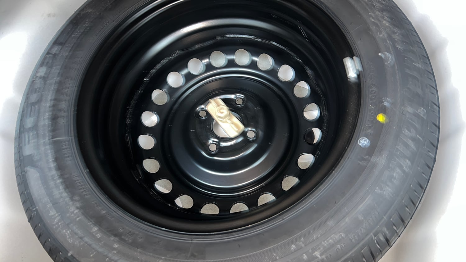 Used 2024 Hyundai i20 Sportz (O) 1.2 IVT Petrol Automatic tyres SPARE TYRE VIEW