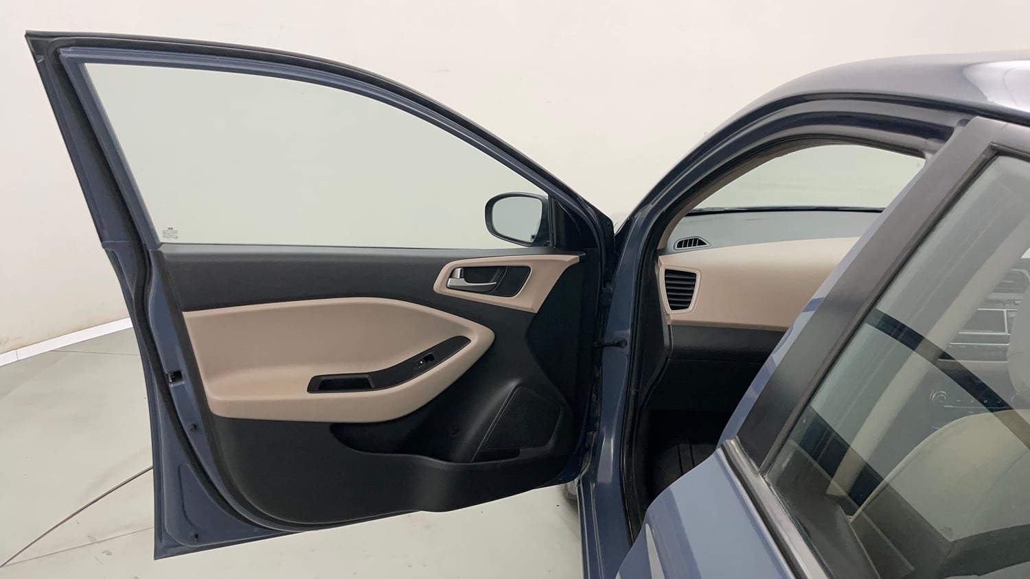 Used 2015 Hyundai Elite i20 Sportz 1.2 Petrol Manual interior LEFT FRONT DOOR OPEN VIEW