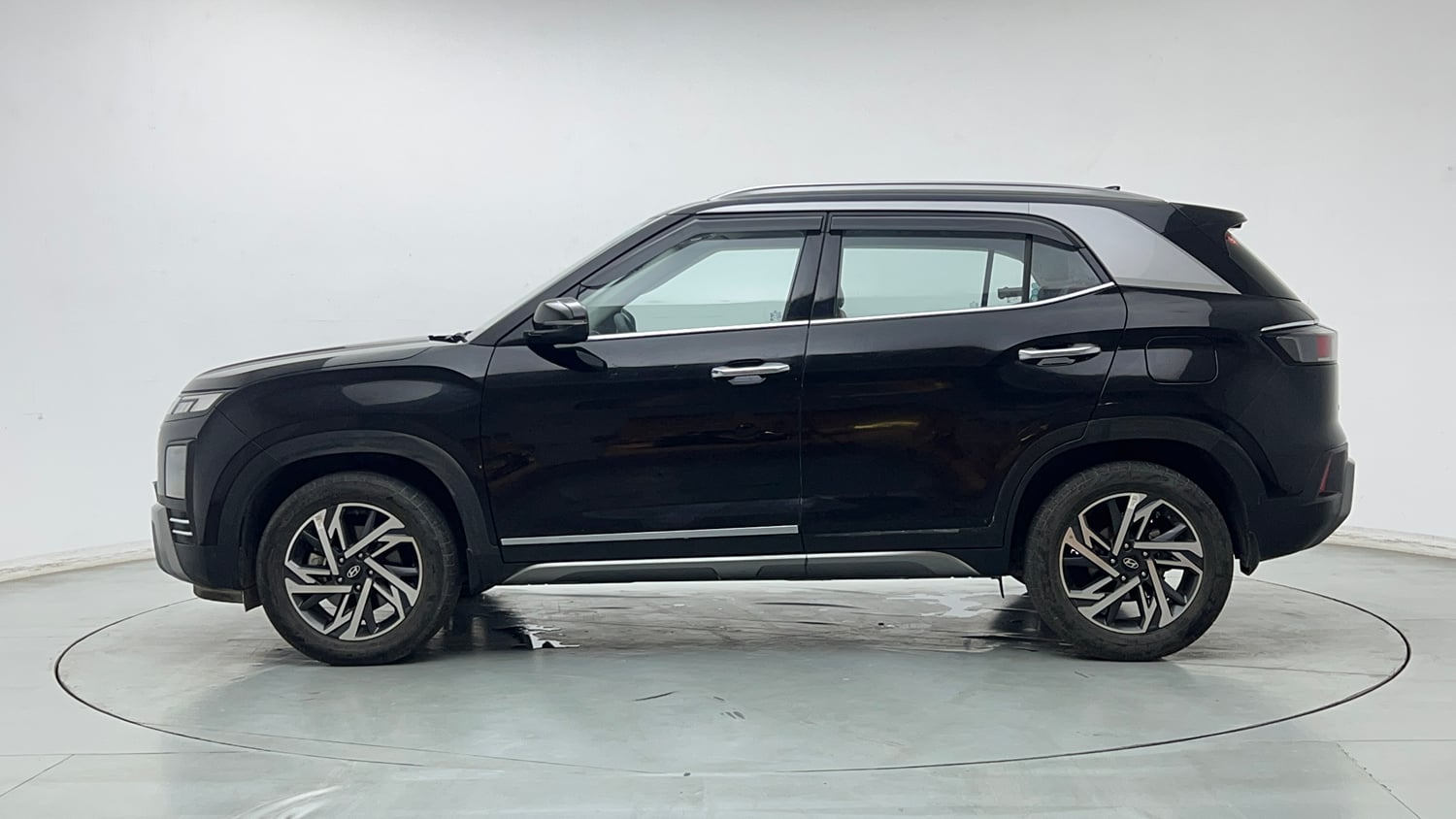Used 2024 Hyundai Creta 1.5 MPi Petrol MT SX Petrol Manual exterior LEFT SIDE VIEW