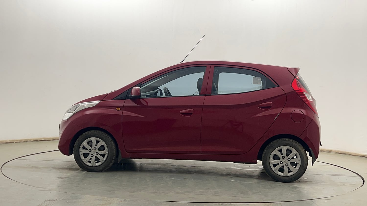 Used 2015 Hyundai Eon Magna O Petrol Manual exterior LEFT SIDE VIEW