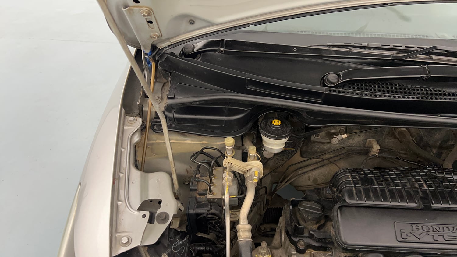 Used 2016 Honda Jazz V Petrol Petrol Manual engine ENGINE RIGHT SIDE HINGE & APRON VIEW