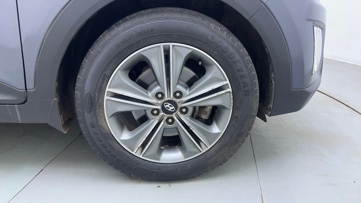 Used 2017 Hyundai Creta 1.6 SX Plus AT Petrol Petrol Automatic tyres RIGHT FRONT TYRE RIM VIEW