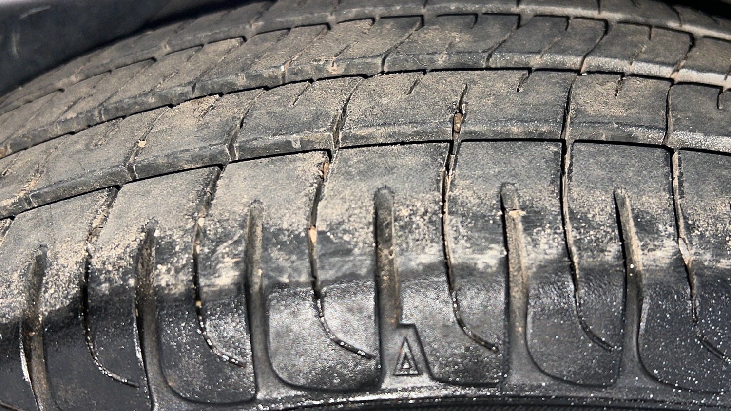 Used 2013 Honda Brio E MT Petrol Manual tyres LEFT REAR TYRE TREAD VIEW