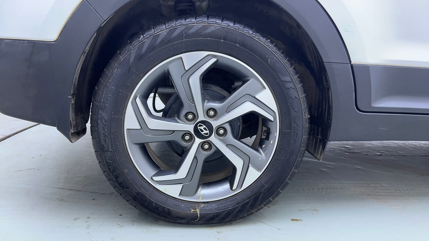 Used 2019 Hyundai Creta SX 1.6 AT Petrol Petrol Automatic tyres RIGHT REAR TYRE RIM VIEW