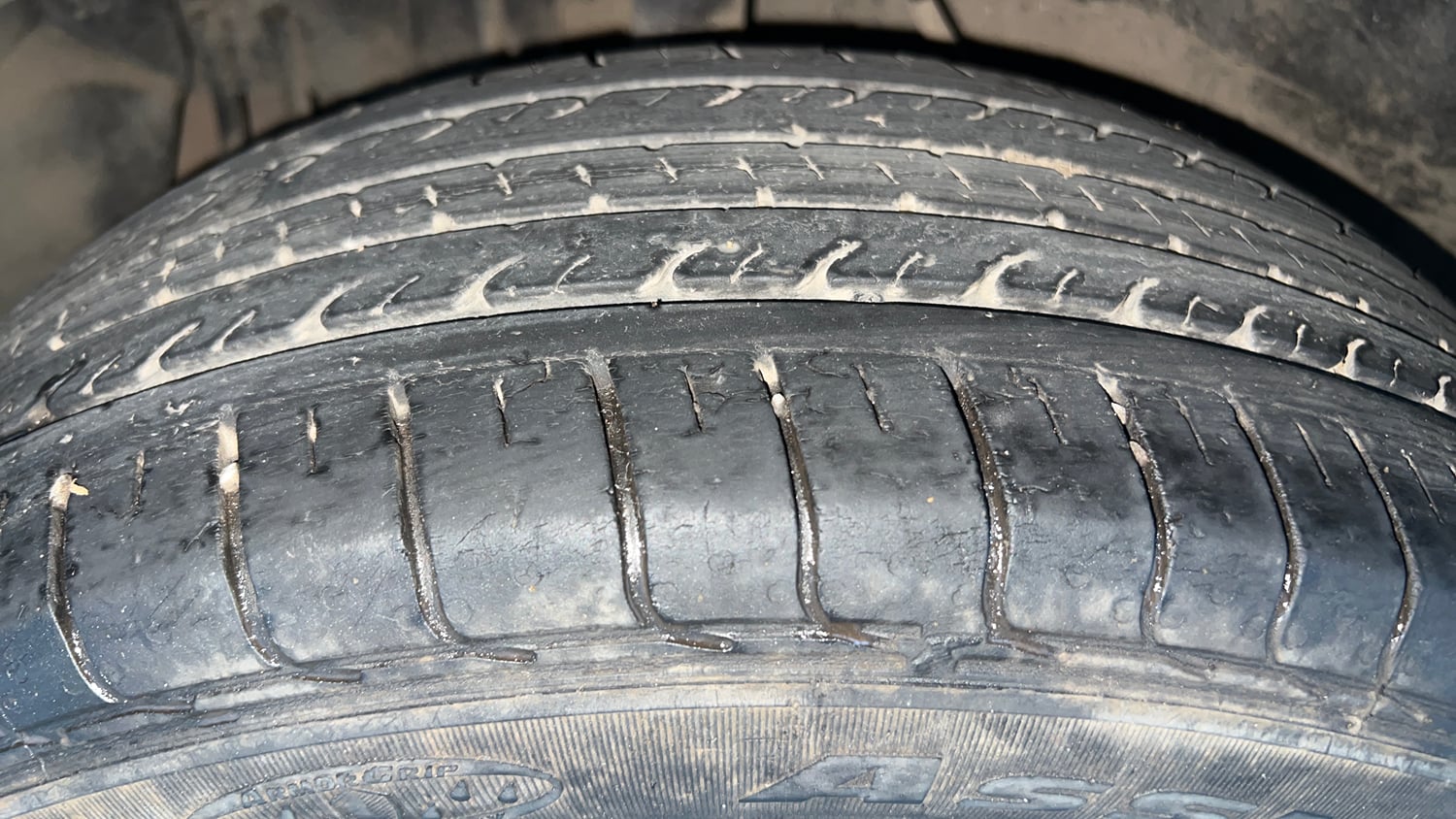 Used 2021 Tata Nexon XMA (S) Petrol Automatic tyres RIGHT REAR TYRE TREAD VIEW