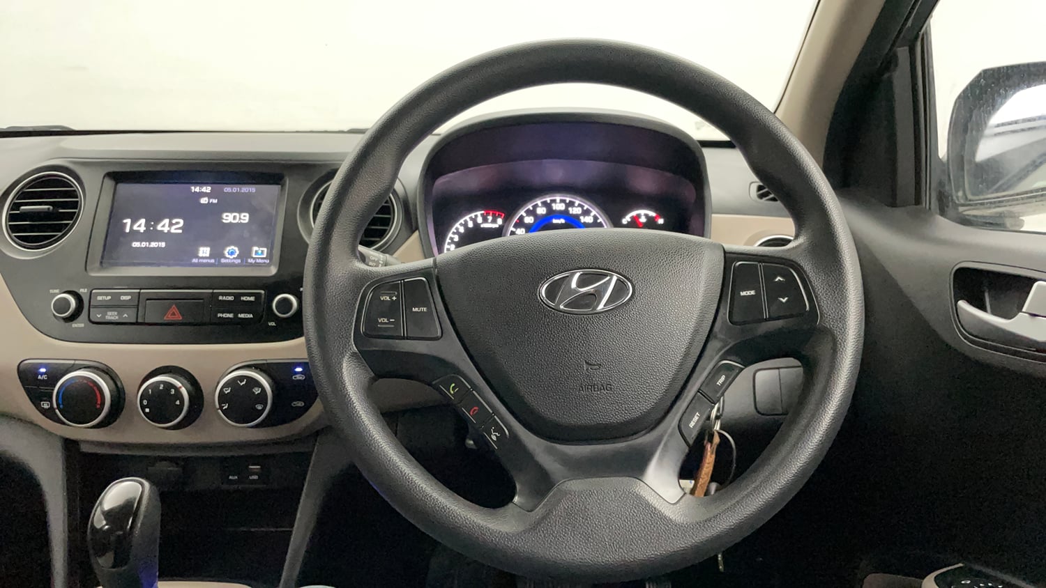 Used 2019 Hyundai Grand i10 Sportz AT 1.2 Kappa VTVT Petrol Automatic interior STEERING VIEW