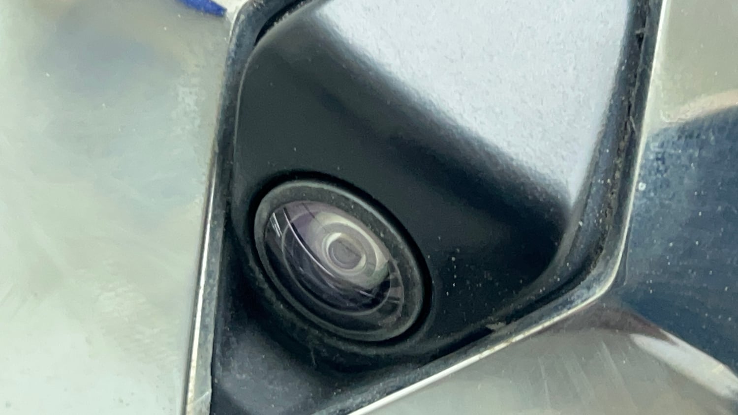 Used 2023 Renault Kwid RXT 1.0 Petrol Manual top_features Rear camera