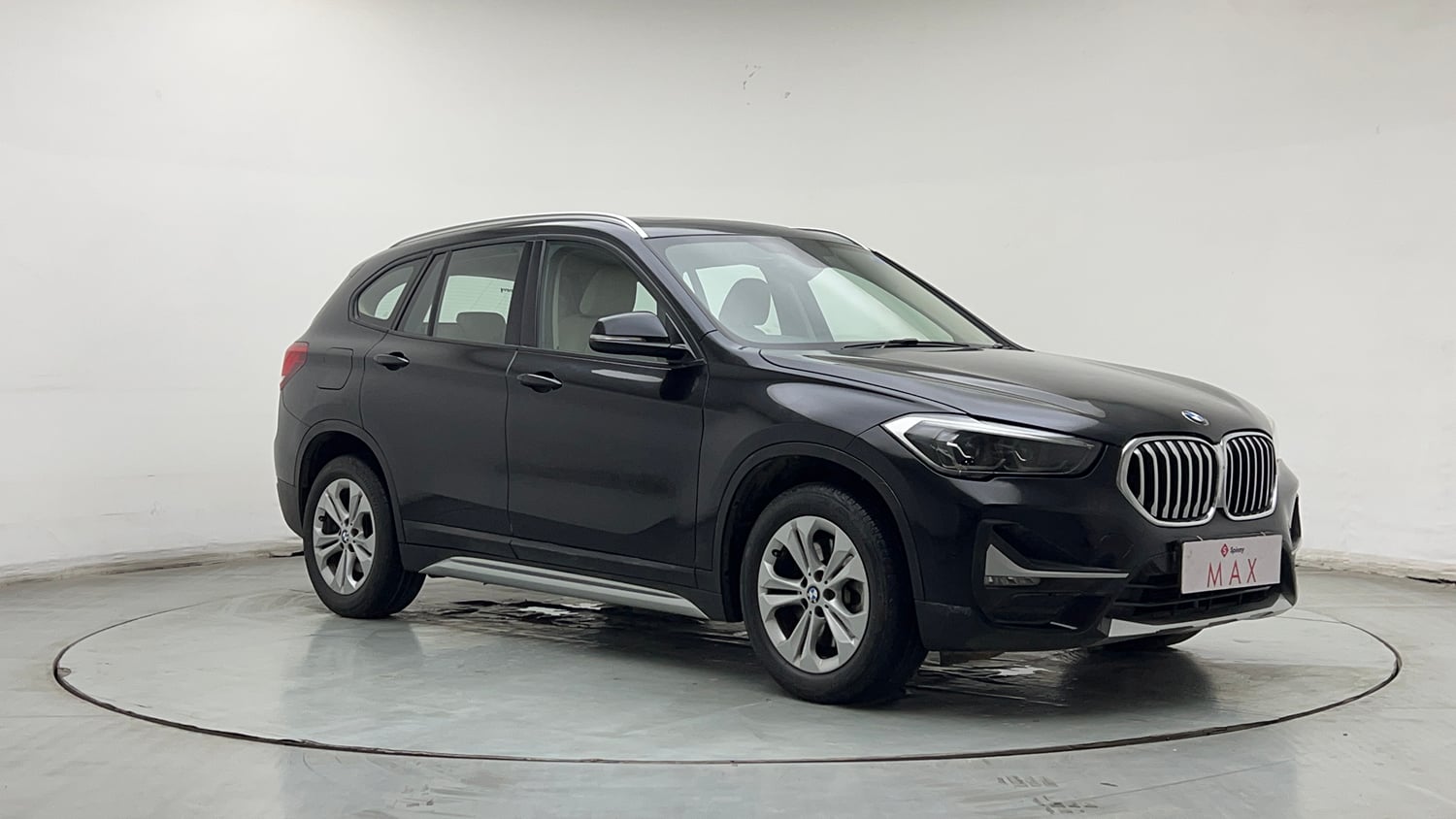 Used 2021 BMW X1 sDrive20i xLine Petrol Automatic exterior RIGHT FRONT CORNER VIEW