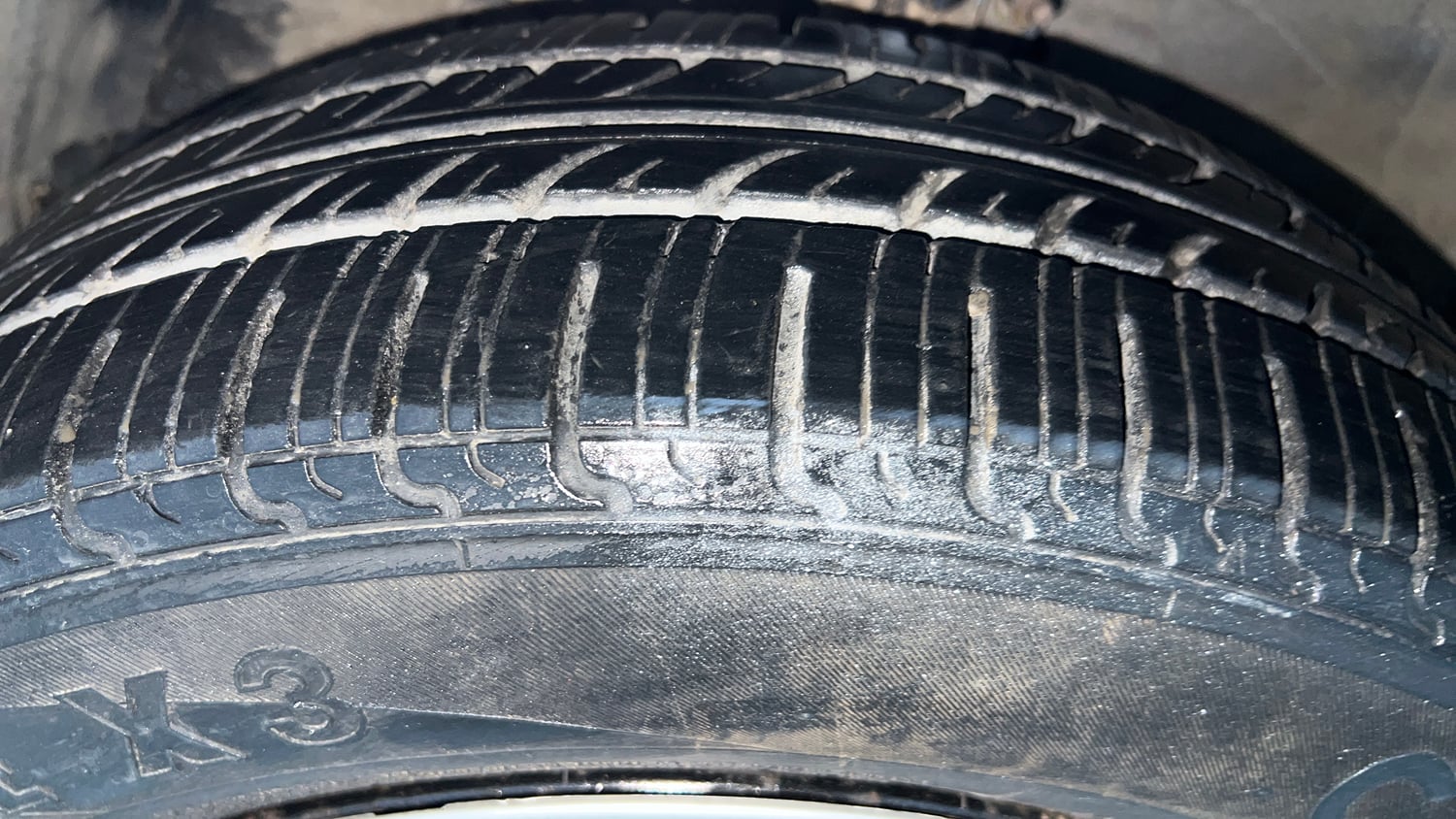 Used 2013 Maruti Suzuki Ertiga Vxi Petrol Manual tyres LEFT FRONT TYRE TREAD VIEW