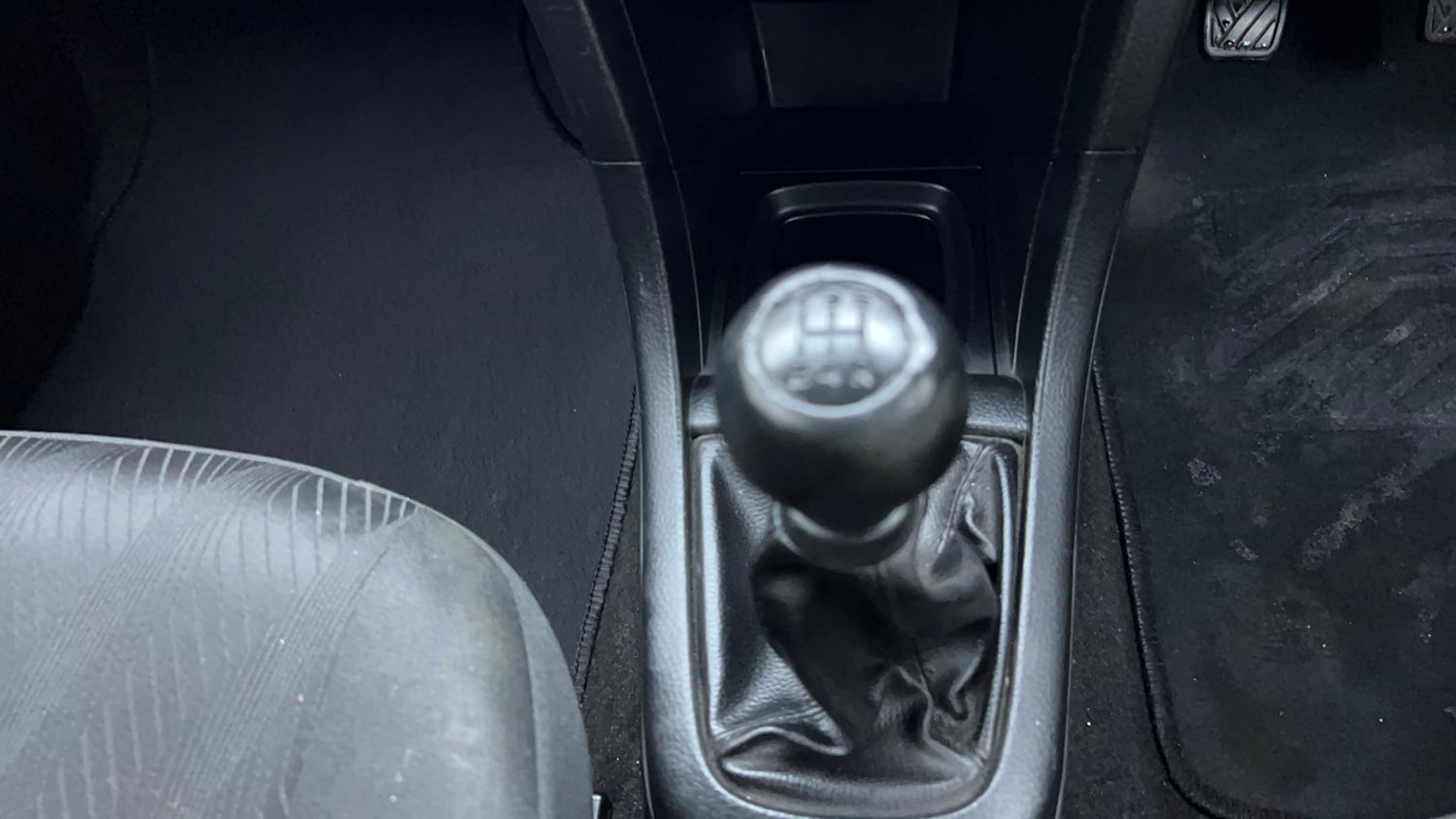 Used 2012 Maruti Suzuki Swift VXi Petrol Manual interior GEAR  KNOB VIEW