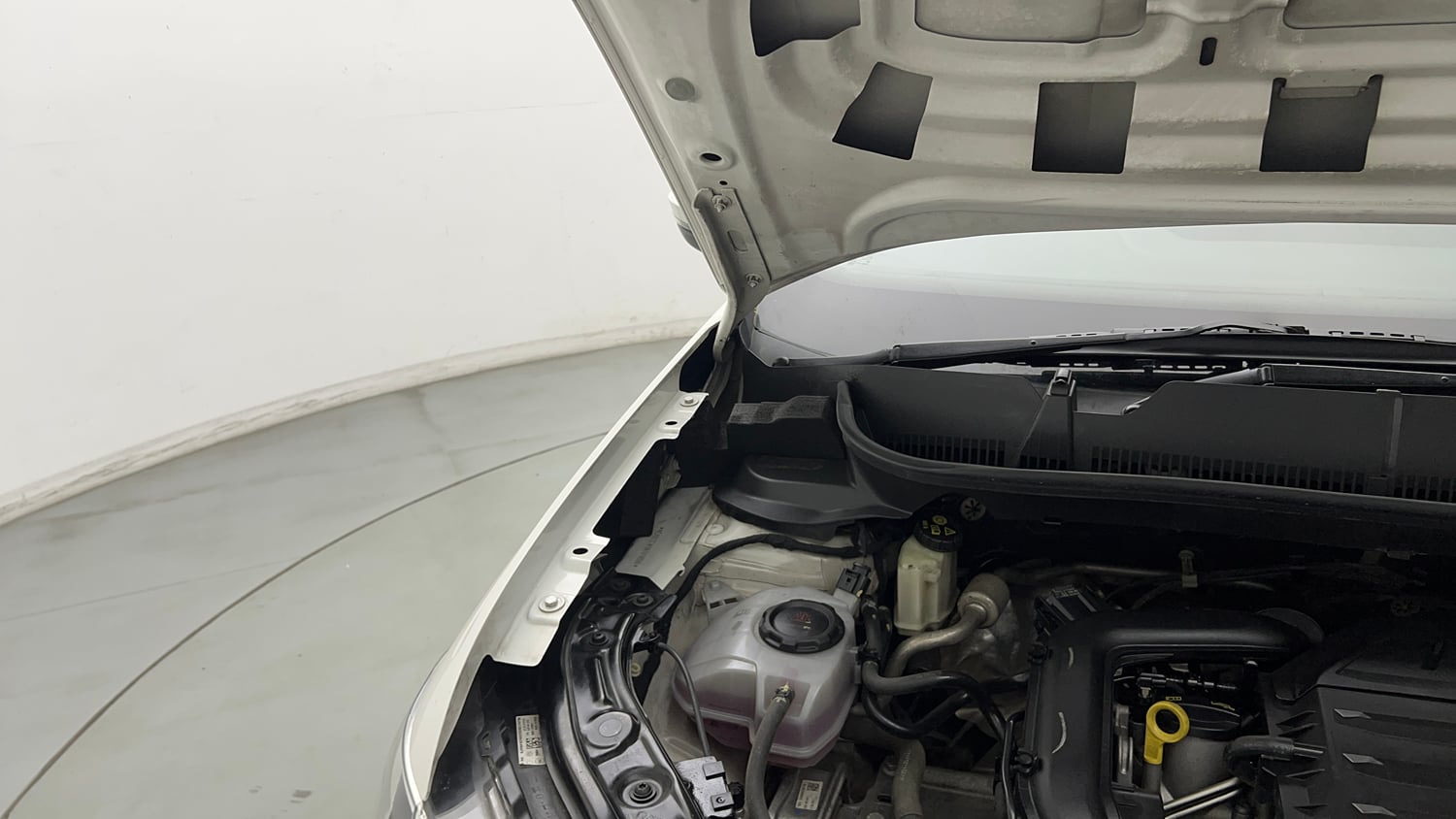 Used 2022 Volkswagen Taigun Highline 1.0 TSI AT Petrol Automatic engine ENGINE RIGHT SIDE HINGE & APRON VIEW