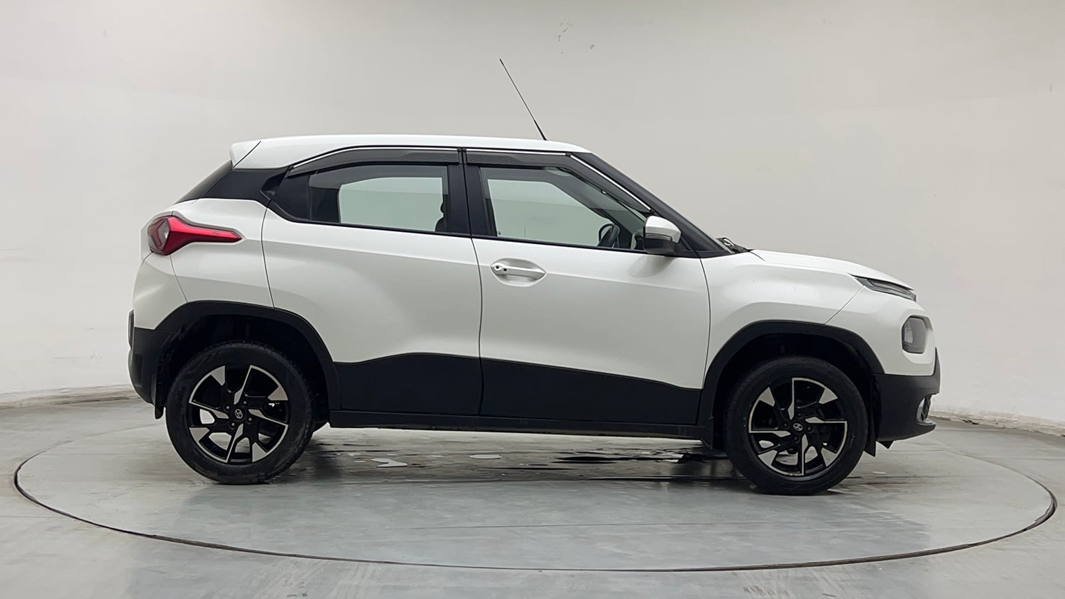 Used 2022 Tata Punch Accomplished Dazzle Pack MT Petrol Manual exterior RIGHT SIDE VIEW